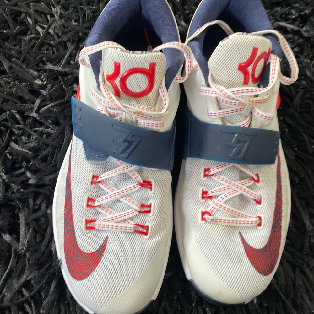 Like new KD basketball shoes rare